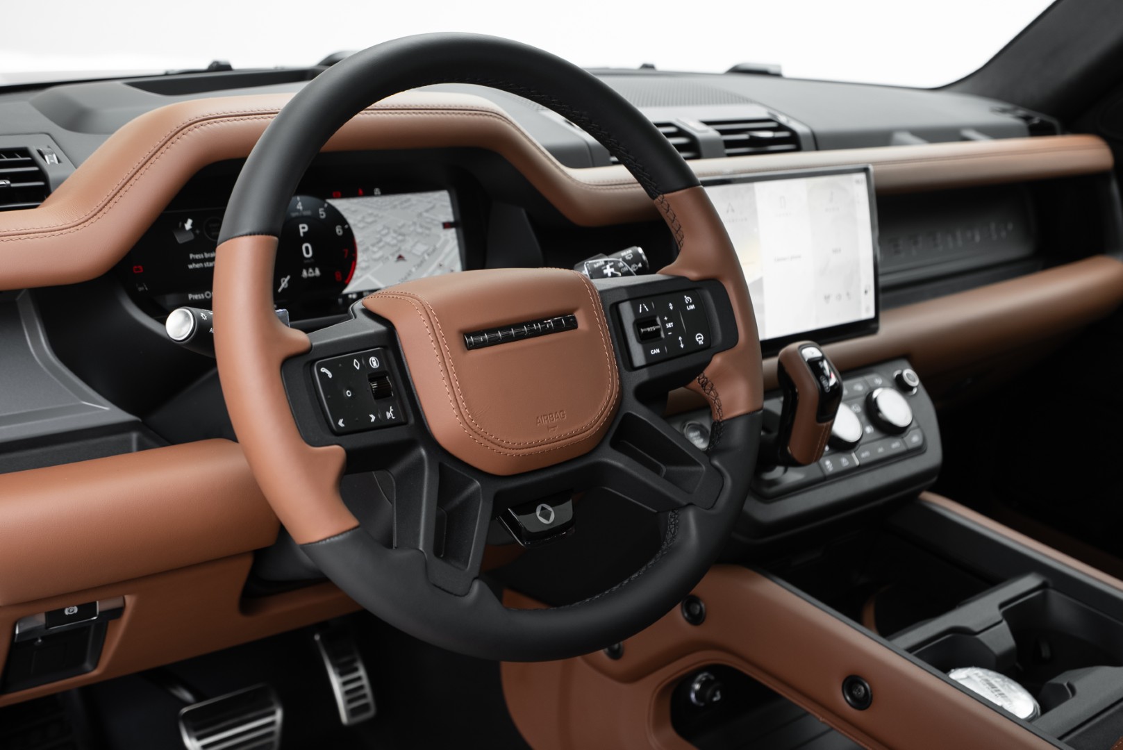 2025 LAND ROVER DEFENDER P635 OCTA | GCC 5 YEARS WARRANTY | 635 HP | HIGH SPEC